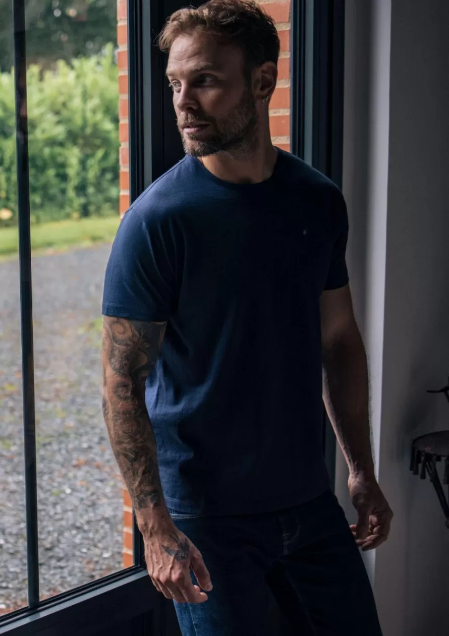 tshirt_essaim_bleu_marine_2-1.webp Montlimart T-shirts<T-SHIRT ESSAIM BLEU MARINE BleuMarine